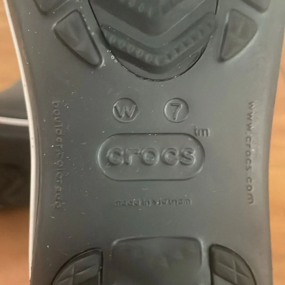 CROCS Jaunt Shorty Black Boots Size 7